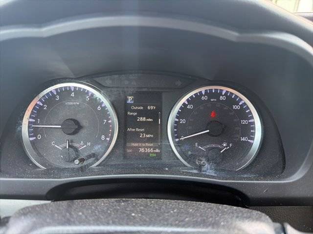 2019 Toyota Highlander LE Plus FWD photo