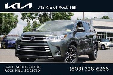 2019 Toyota Highlander LE Plus FWD photo