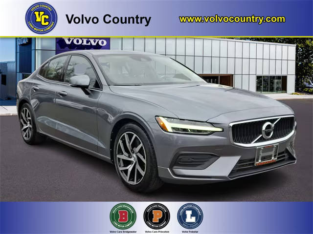 2020 Volvo S60 Momentum FWD photo