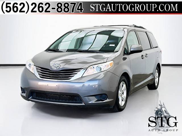 2016 Toyota Sienna LE FWD photo