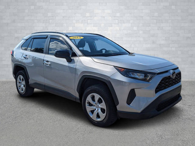 2019 Toyota RAV4 LE AWD photo