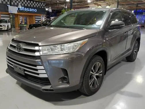 2019 Toyota Highlander LE AWD photo