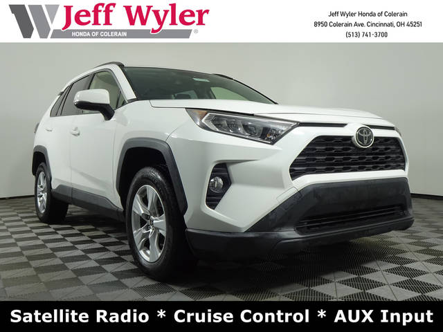 2019 Toyota RAV4 XLE FWD photo