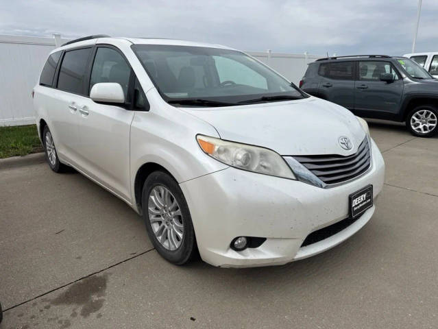 2015 Toyota Sienna XLE FWD photo