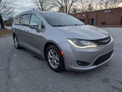 2018 Chrysler Pacifica Minivan Limited FWD photo