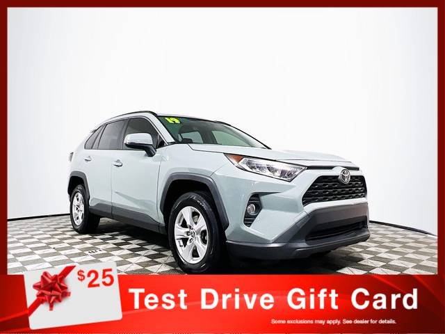 2019 Toyota RAV4 XLE FWD photo