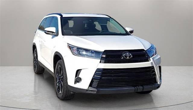 2019 Toyota Highlander SE FWD photo