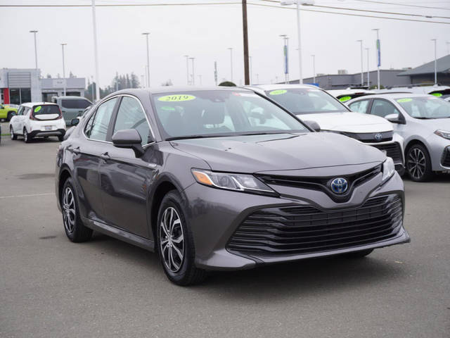 2019 Toyota Camry Hybrid LE FWD photo