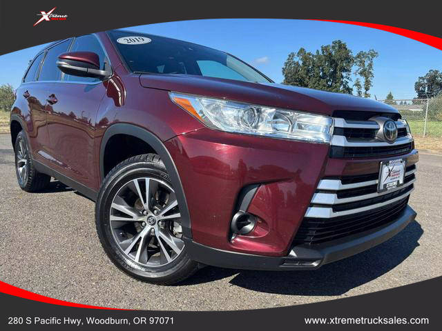 2019 Toyota Highlander LE FWD photo