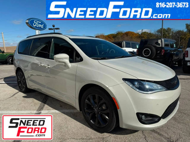 2020 Chrysler Pacifica Minivan Limited FWD photo