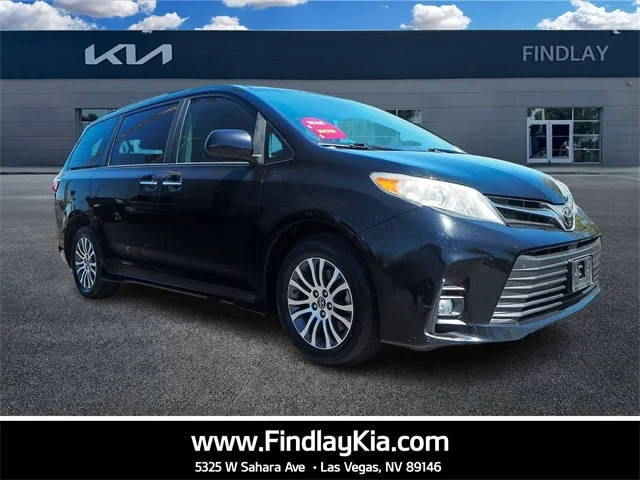 2020 Toyota Sienna XLE FWD photo