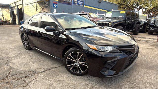 2019 Toyota Camry SE FWD photo