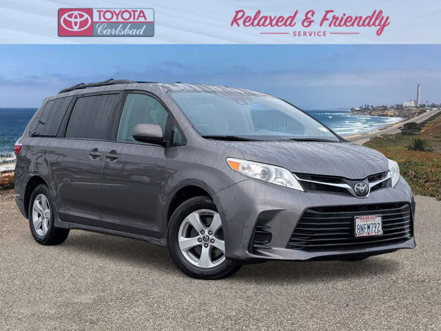 2020 Toyota Sienna LE FWD photo