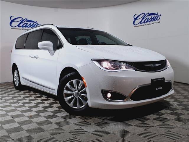 2019 Chrysler Pacifica Minivan Touring L FWD photo