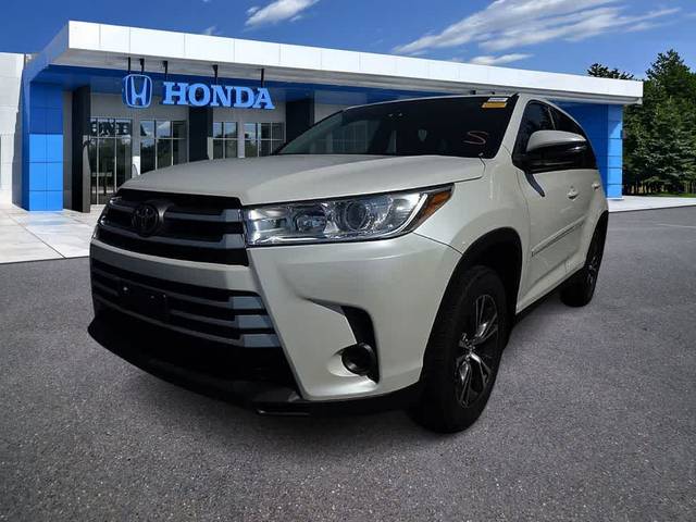 2019 Toyota Highlander LE AWD photo