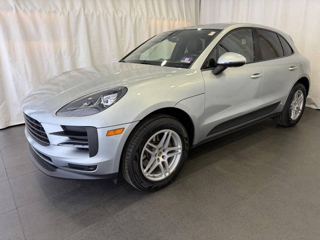 2020 Porsche Macan  AWD photo