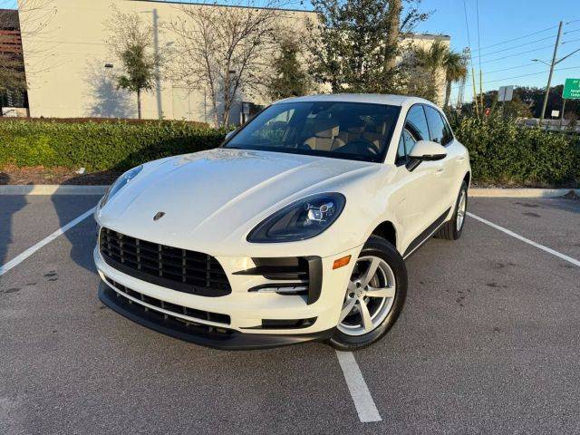 2020 Porsche Macan  AWD photo