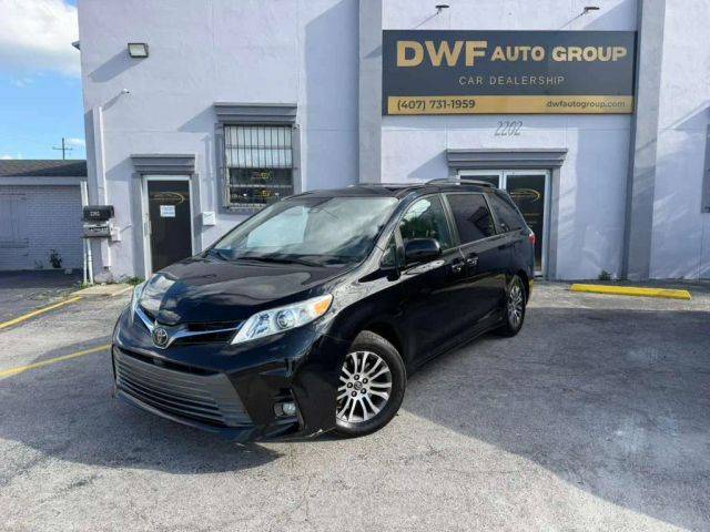2018 Toyota Sienna XLE FWD photo