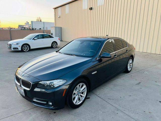 2016 BMW 5 Series 528i RWD photo