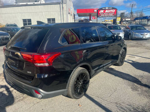 2020 Mitsubishi Outlander LE FWD photo