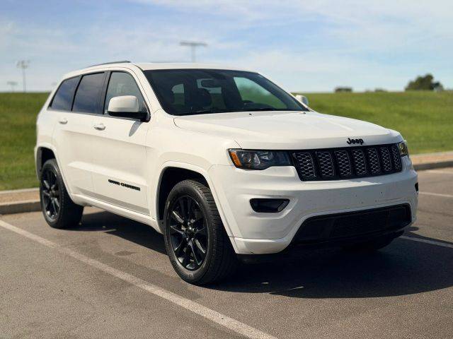 2020 Jeep Grand Cherokee Altitude 4WD photo
