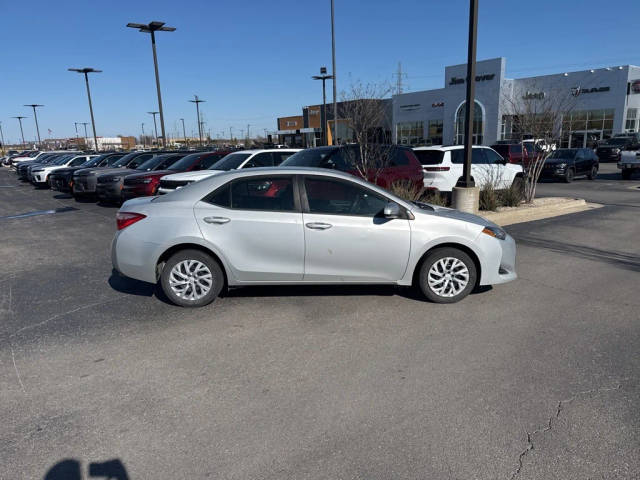2019 Toyota Corolla LE FWD photo