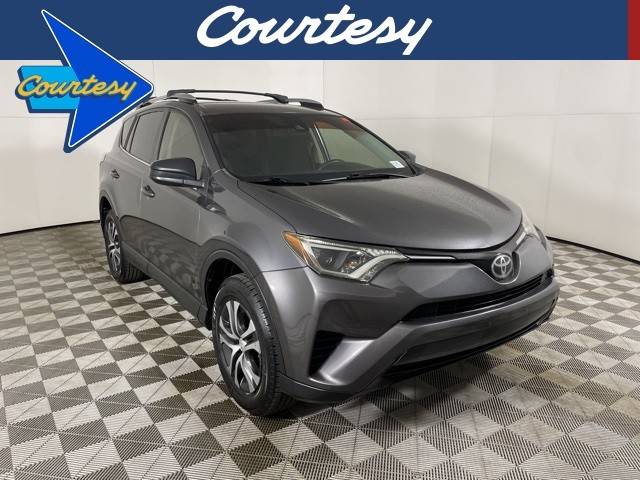 2017 Toyota RAV4 LE FWD photo