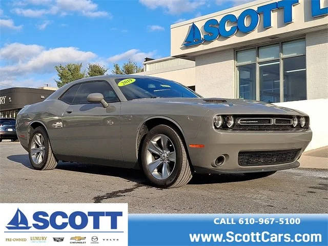 2019 Dodge Challenger SXT RWD photo