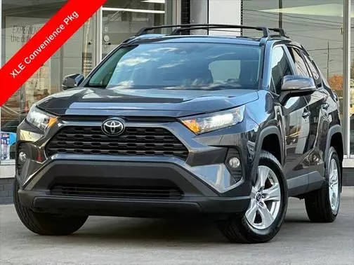 2019 Toyota RAV4 XLE FWD photo