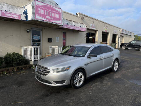 2016 Ford Taurus SE FWD photo