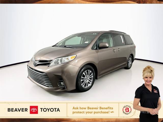 2018 Toyota Sienna XLE FWD photo