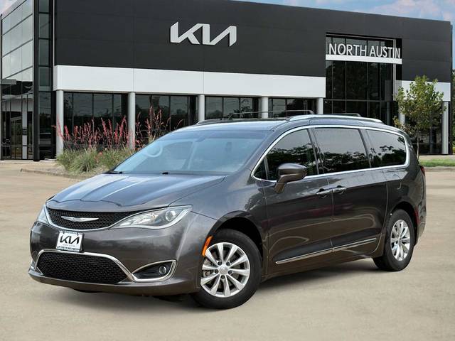 2018 Chrysler Pacifica Minivan Touring L FWD photo
