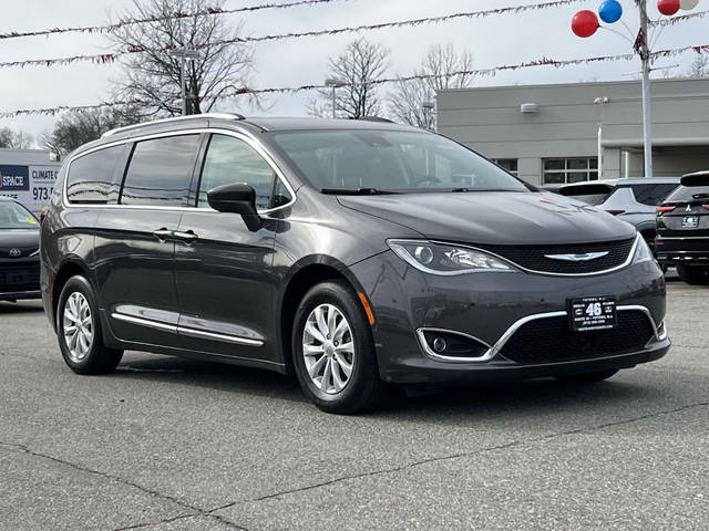 2020 Chrysler Pacifica Minivan Touring L FWD photo