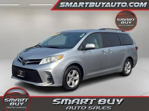 2020 Toyota Sienna LE FWD photo