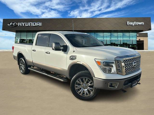 2019 Nissan Titan XD Platinum Reserve 4WD photo