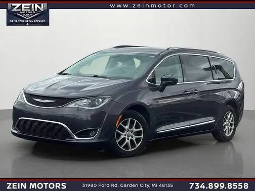 2020 Chrysler Pacifica Minivan Touring L FWD photo