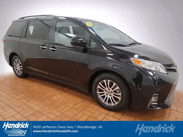 2019 Toyota Sienna XLE FWD photo