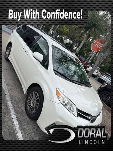 2020 Toyota Sienna XLE FWD photo