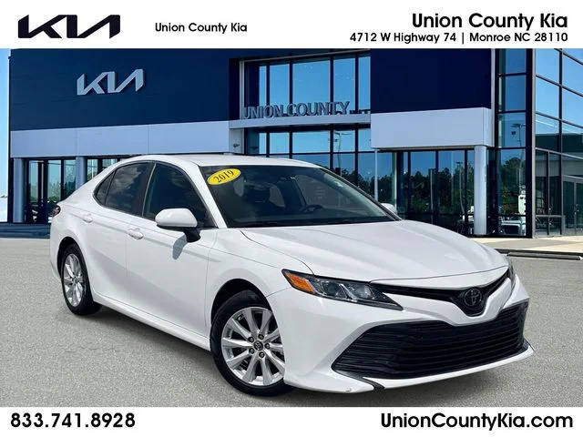 2019 Toyota Camry LE FWD photo