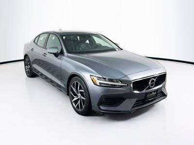 2020 Volvo S60 Momentum FWD photo