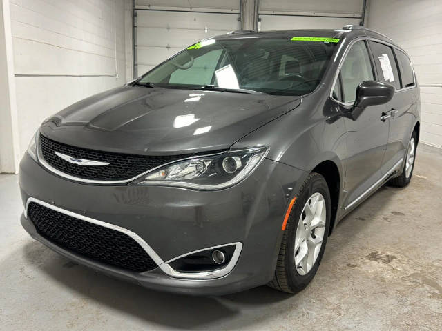 2020 Chrysler Pacifica Minivan Touring L FWD photo