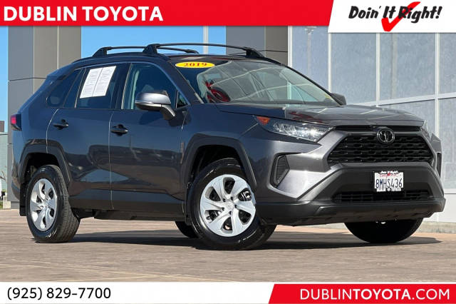 2019 Toyota RAV4 LE FWD photo