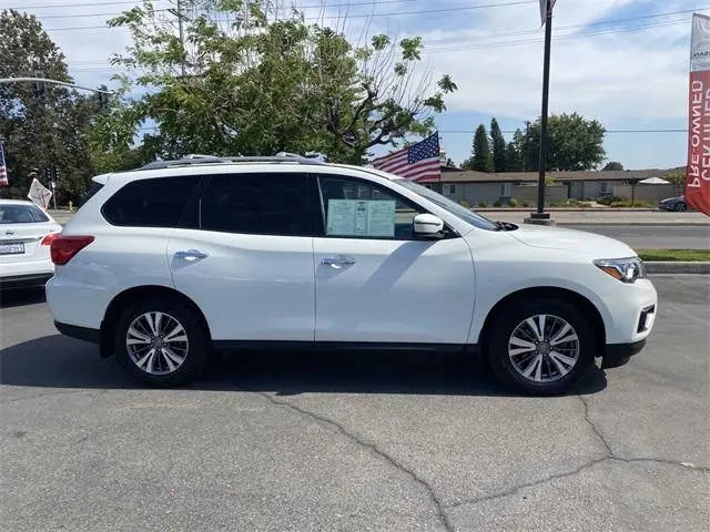 2019 Nissan Pathfinder S FWD photo