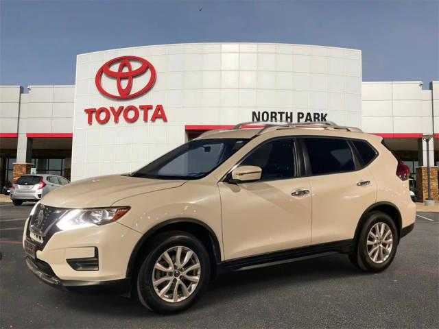 2020 Nissan Rogue SV FWD photo