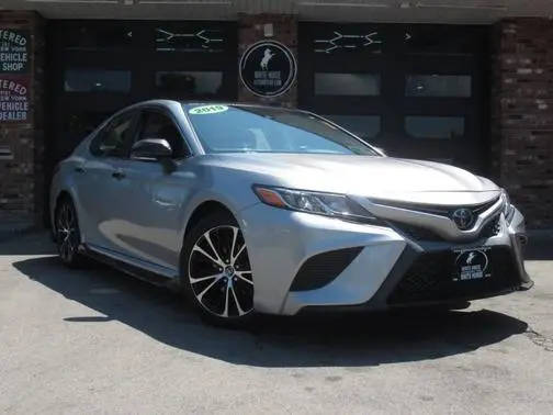 2019 Toyota Camry SE FWD photo