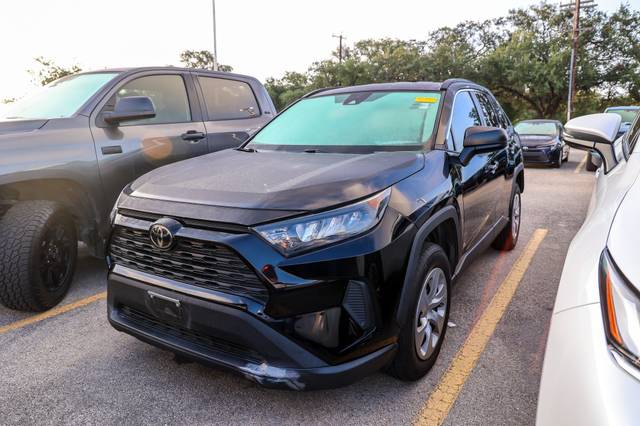 2019 Toyota RAV4 LE FWD photo