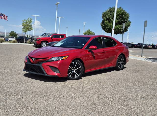 2019 Toyota Camry SE FWD photo