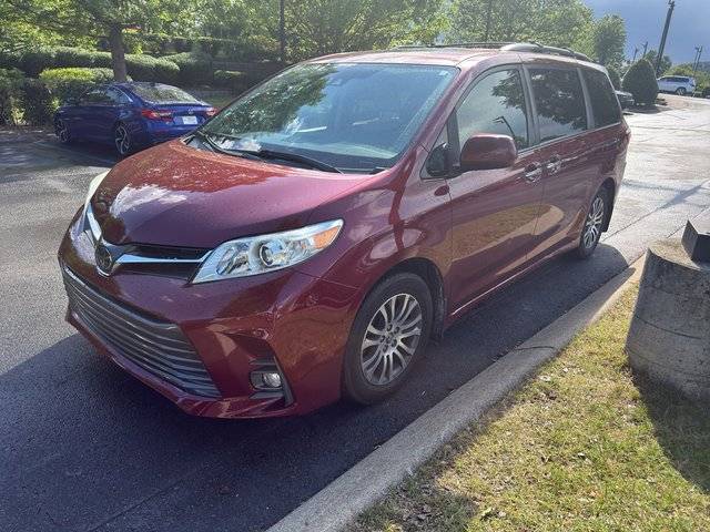 2020 Toyota Sienna XLE FWD photo