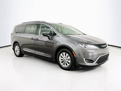 2019 Chrysler Pacifica Minivan Touring L FWD photo