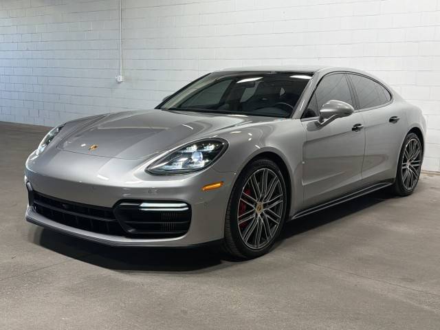 2020 Porsche Panamera GTS AWD photo